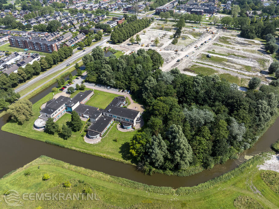 Het huidige gebouw van Lentis met op de achtergrond park Delfzicht