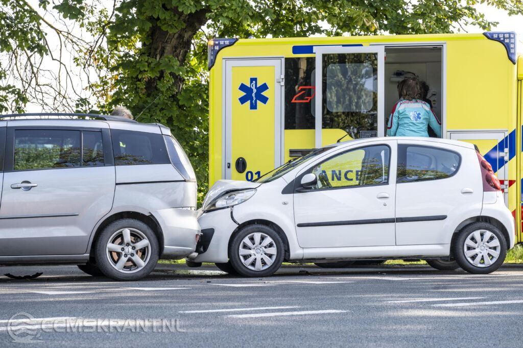Voertuigen botsen op de N362 bij Nieuwolda