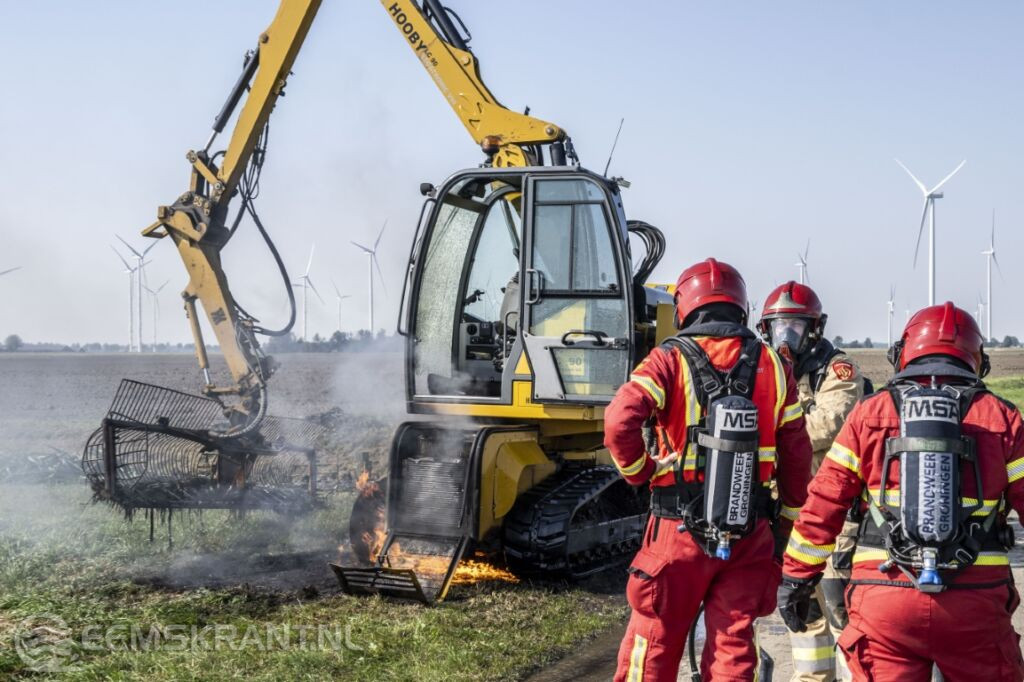 Maaimachine vat vlam tijdens werkzaamheden bij Nieuwolda