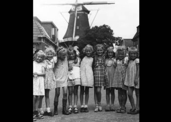 Negen kleine meisjes augustus 1945