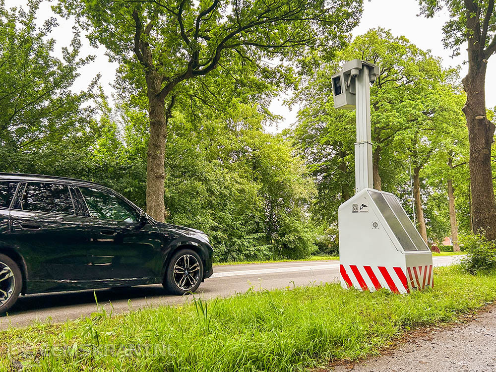 Sinds 27 mei twee extra mobiele flitspalen langs provinciale weg; één daarvan langs de N362 bij Nieu