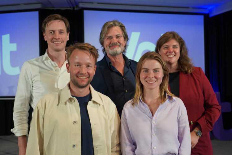 Van links naar rechts: Laurens Dassen (Fractievoorzitter Volt Tweede Kamer), Reinier van Lanschot (Europees Parlementslid Volt), Cees Van Ekelenburg (Raadslid Eemsdelta), Anna Strolenberg (Europees Parlementslid Volt), Marieke Koekkoek (Tweede Kamerlid Volt)