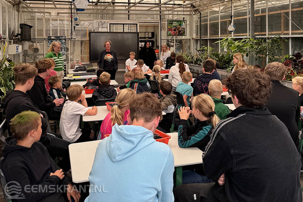 Samen zaaien, samen groeien: basisschool en vmbo-leerlingen starten gezamenlijk moestuinproject in W