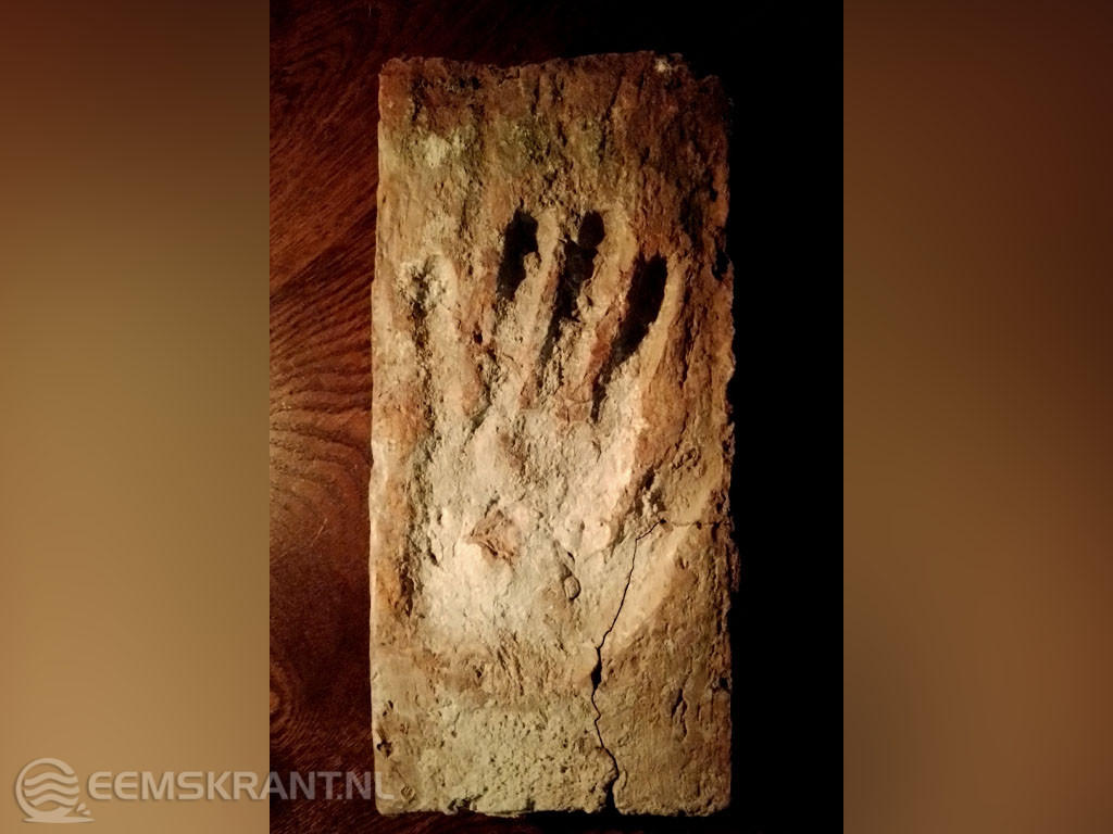 Middeleeuwse kinderhand ontdekt in Groningse kloostermop