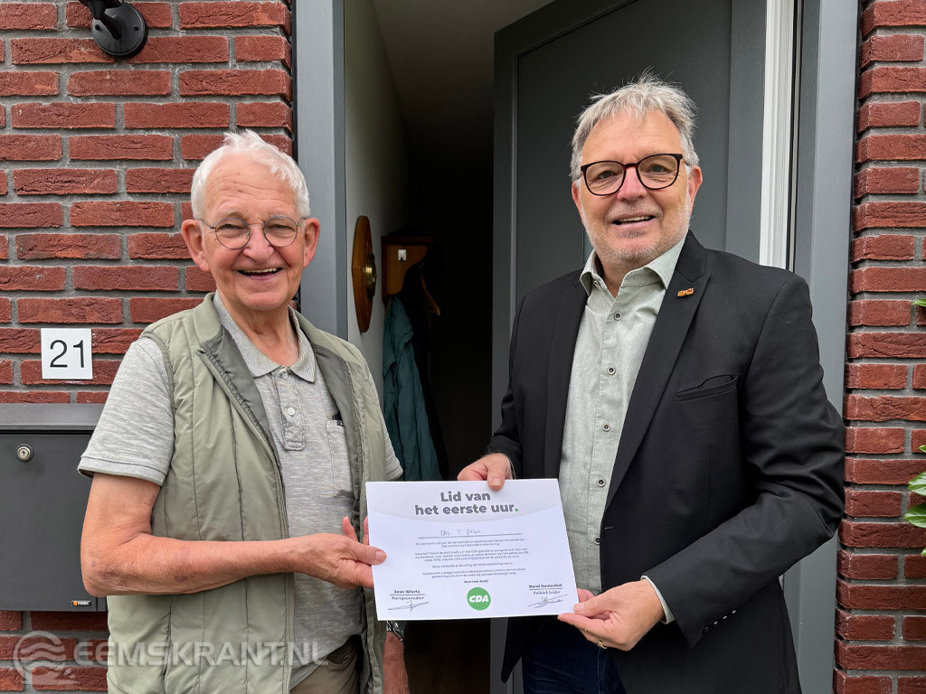 CDA verrast leden van het eerste uur met oorkonde
