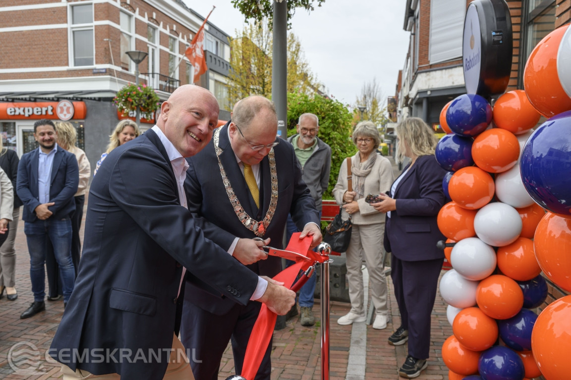 Nieuw Rabobank-kantoor geopend aan de Willemstraat in Delfzijl