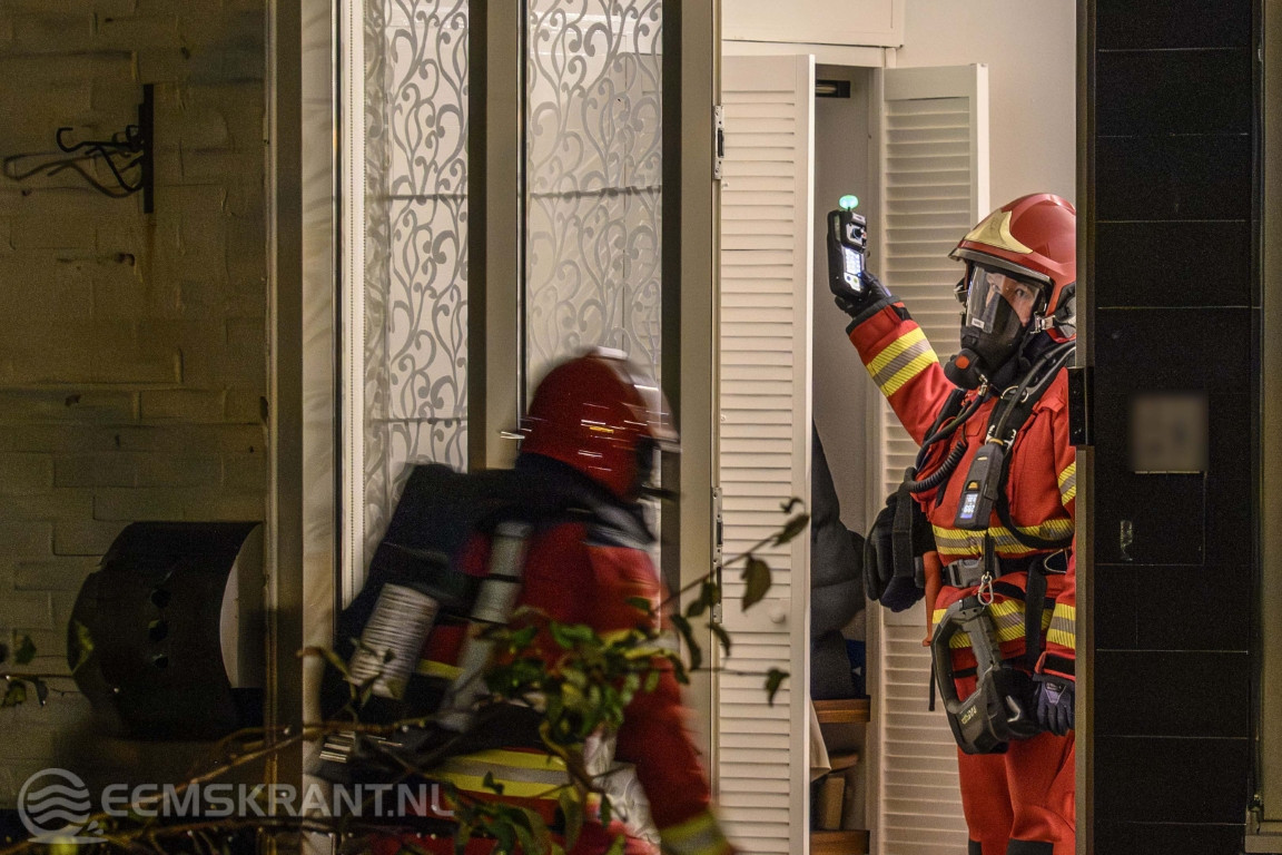 Brandweer onderzoekt melding van gaslucht in woning Delfzijl