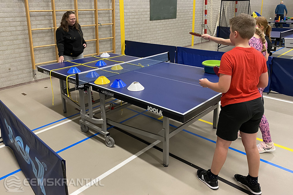Tafeltennisvereniging TALO geeft clinics aan bijna 100 basisschoolleerlingen