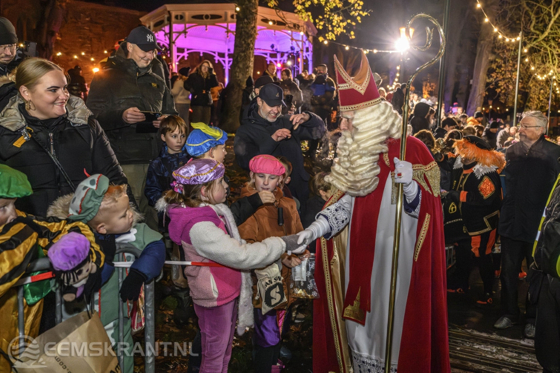 Sinterklaas feestelijk ontvangen in winters Appingedam