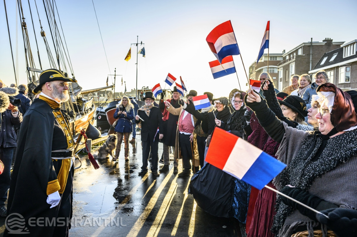 Koning Willem I keert symbolisch terug voor 200 jaar stadsrechten Delfzijl