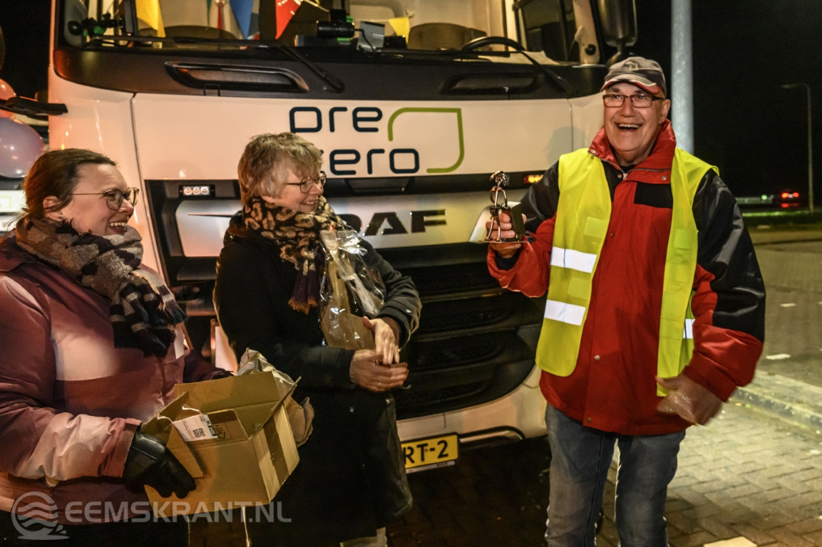 Trouwe vrijwilliger Roelf Schipper stopt na 52 jaar met oud papier inzamelen
