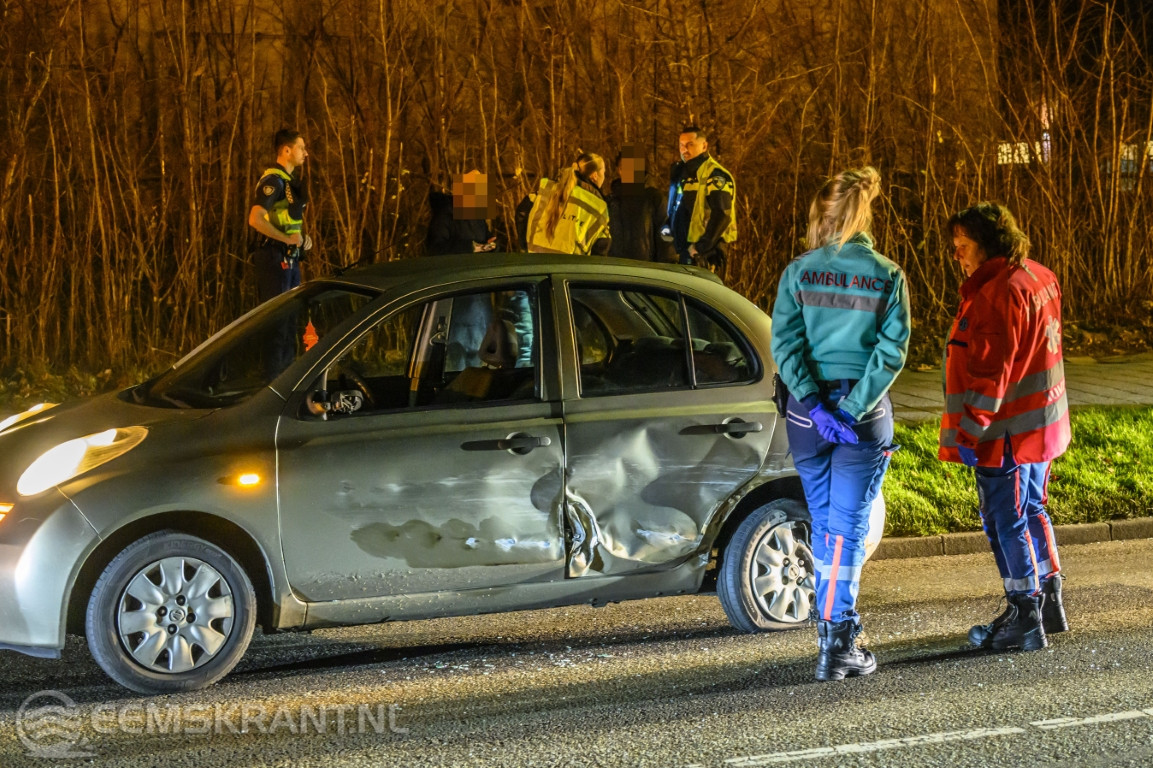 Aanrijding op Hogelandsterweg in Delfzijl; veroorzaker rijdt door