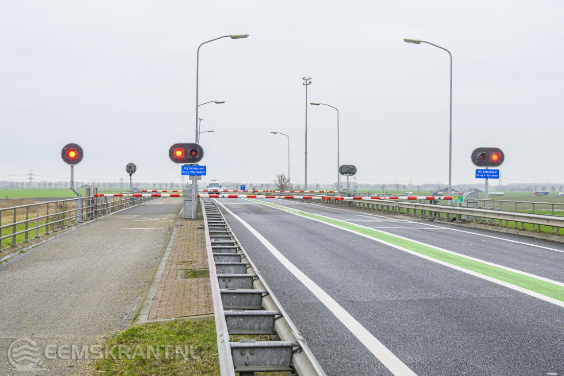 N33 bij Appingedam nog steeds afgesloten door storing aan Eelwerderbrug