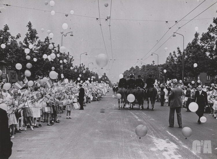 Foto: Bezoek Juliana aan Groningen, 1950, Noord-Nederlands Persfotobureau Folkers, Groninger Archieven