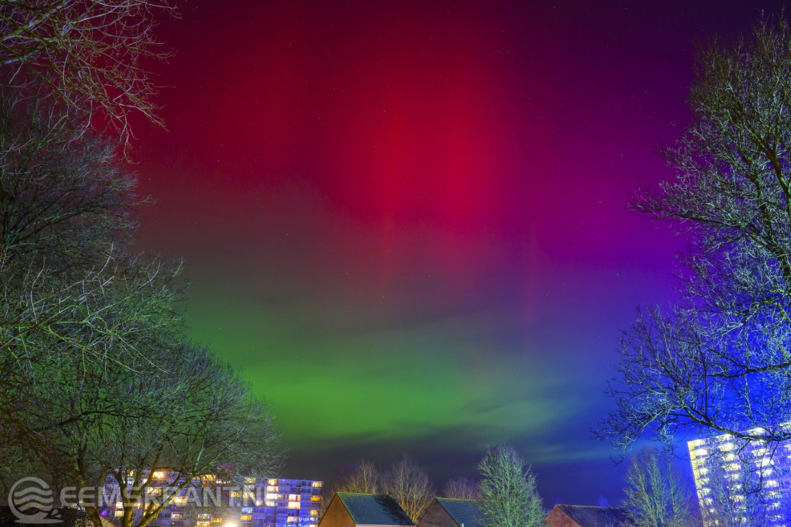 Spectaculair noorderlicht kleurt hemel boven Noord-Groningen