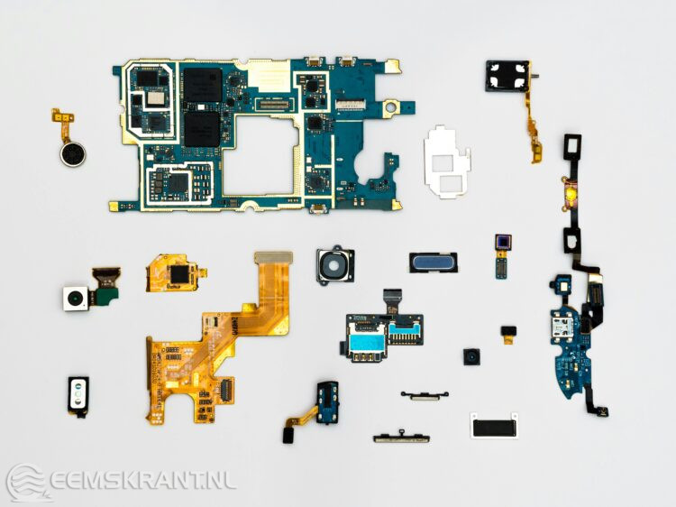 Photo by Dan Cristian Pădureț: https://www.pexels.com/photo/blue-and-yellow-phone-modules-1476321/