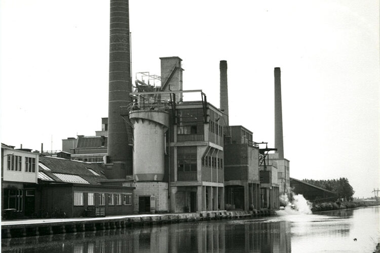 Strokartonfabriek De Eendracht, Appingedam, ca. 1950, Foto: Groninger Archieven