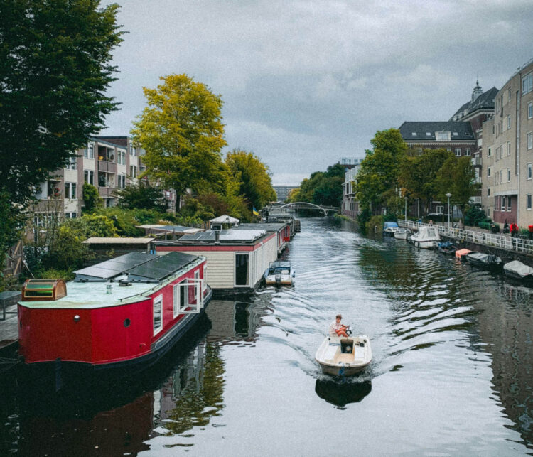 Photo by Vinicius A. Nascimento: https://www.pexels.com/photo/peaceful-day-on-a-canal-in-amsterdam-33712413/