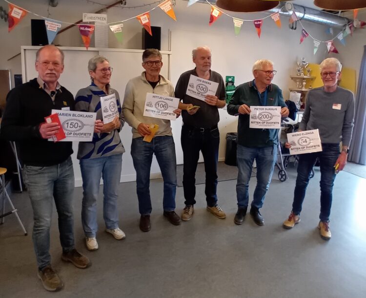 Vlnr: Marien Blokland, Anja Kampinga, Hittjo Lange, Jos Boers, Pieter Dijkhuis en Wiebo Elzinga. (eigen foto)