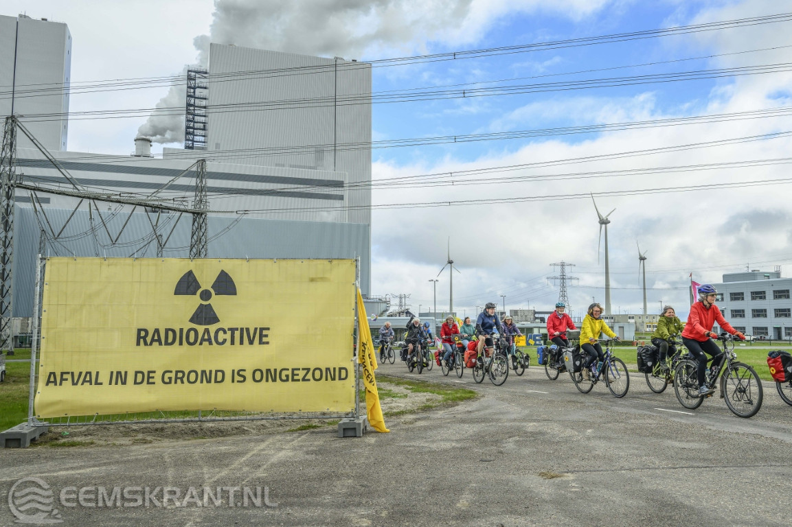 Twintig fietsers vertrokken vanuit Eemshaven voor tocht naar Borssele rond herdenking Tsjernobyl