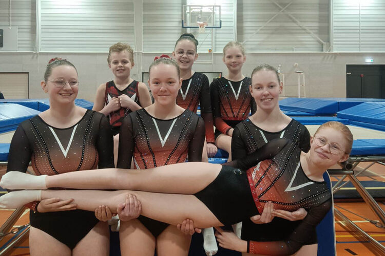 Van links naar rechts en boven naar beneden op de foto:
Daniël, Isa-Lynn, Linne
Josine, Madelon, Annegreet en Femke