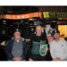 Van links naar rechts: Albert Wildeman bestuurslid van VV Meedhuizen, de nieuwe trainer Jan Blaauw en de voorzitter Steven Wind tijdens de presentatie van Blaauw als nieuwe hoofdtrainer van de club.