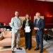 V.l.n.r. Derk Boswijk (staatssecretaris van Defensie), Marian van Dijken (gedeputeerde Defensie Groningen), René Paas (commissaris van de Koning Groningen)