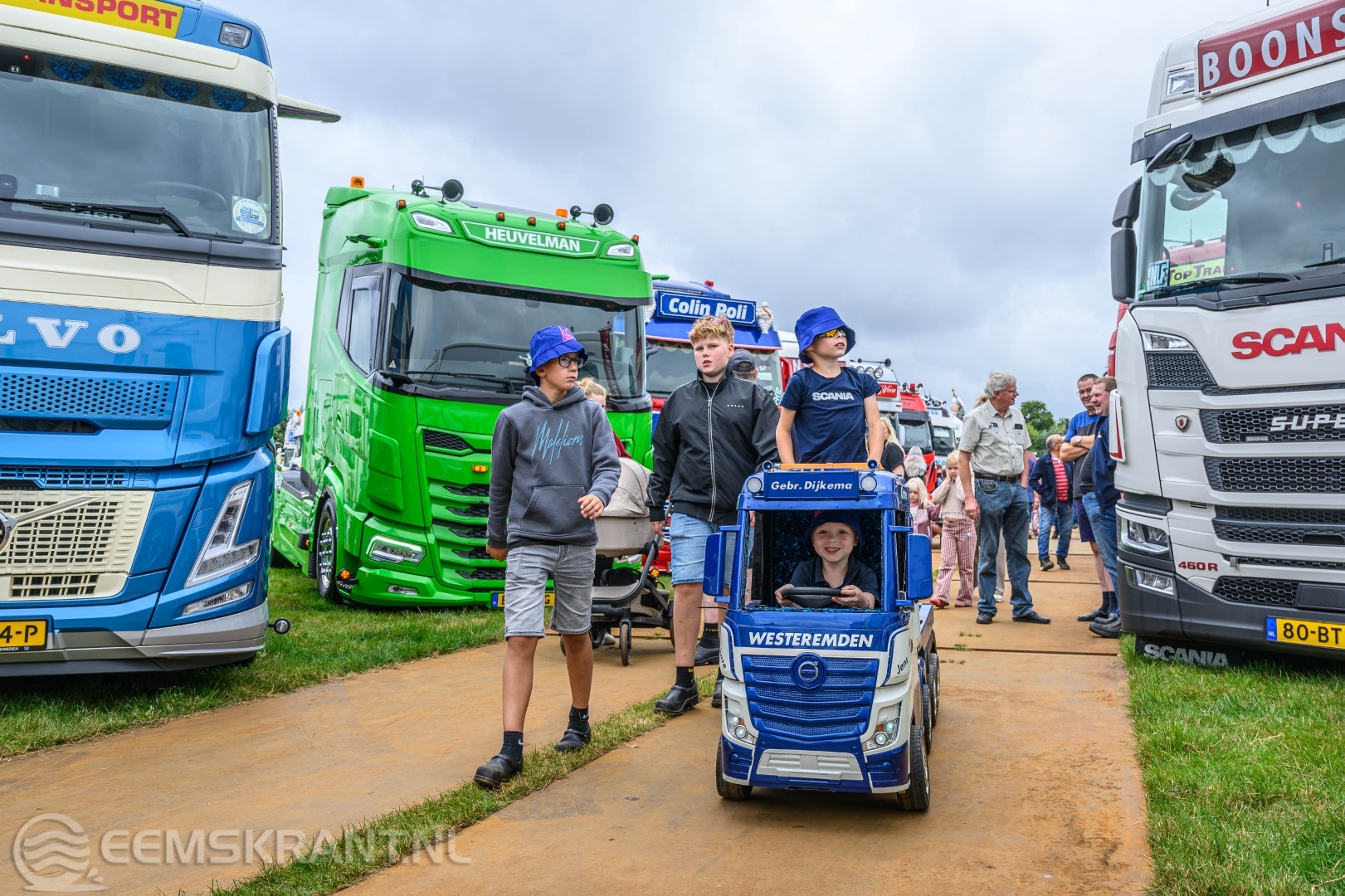 Meer dan 140 trucks verzamelden zich zaterdag tijdens noordelijkste truckshow van Nederland in Uithu