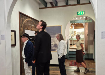 Youp van het Hek en Splinter Chabot voor een ets van Rembrandt