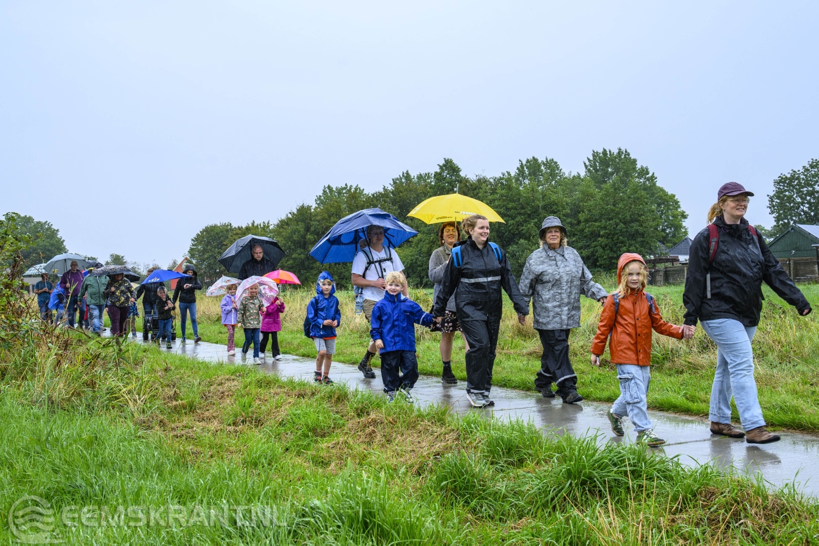 Natte start eerste editie Avond4Daagse Holwierde